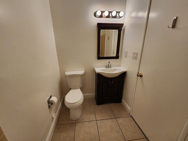 Building Photo - 2010 18th St