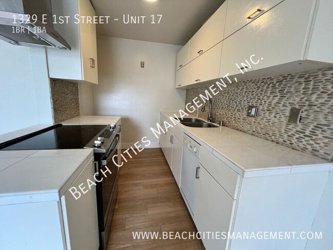 Building Photo - Stunning 1 Bedroom 1 Bath Condo Just One B...