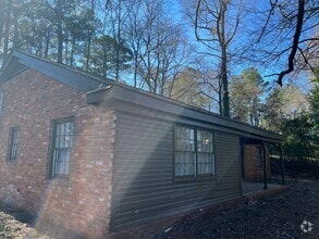 Building Photo - **AVAILABLE NOW**3 bedroom / 2 bathroom Ho...