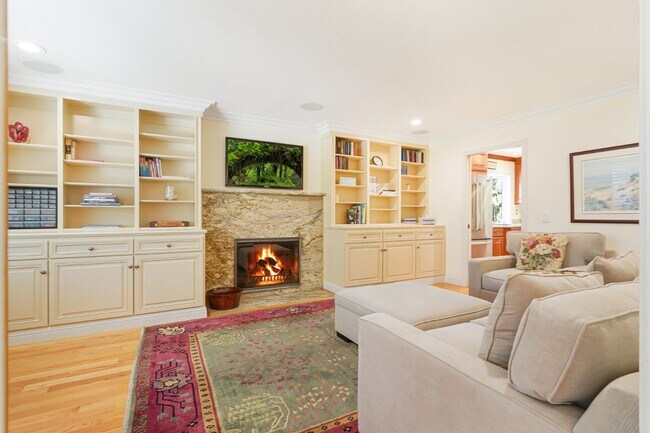Building Photo - 121 Los Altos Ave