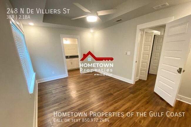 Building Photo - Beautiful Townhome Downtown Pensacola