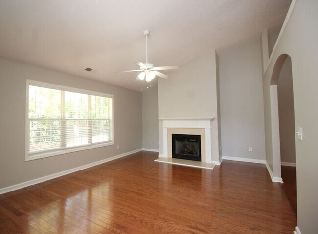 Building Photo - Huge Ranch home!