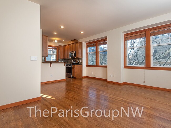 Building Photo - Gorgeous Green Lake 3BR TH – Walk to Swim,...