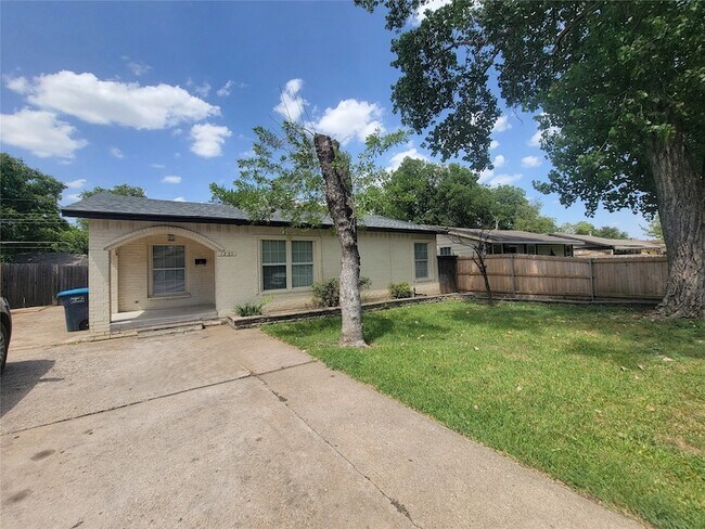 Building Photo - 1225 Blalock Ave