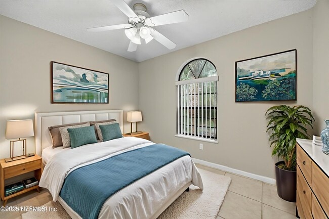 Building Photo - 3945 Oak St