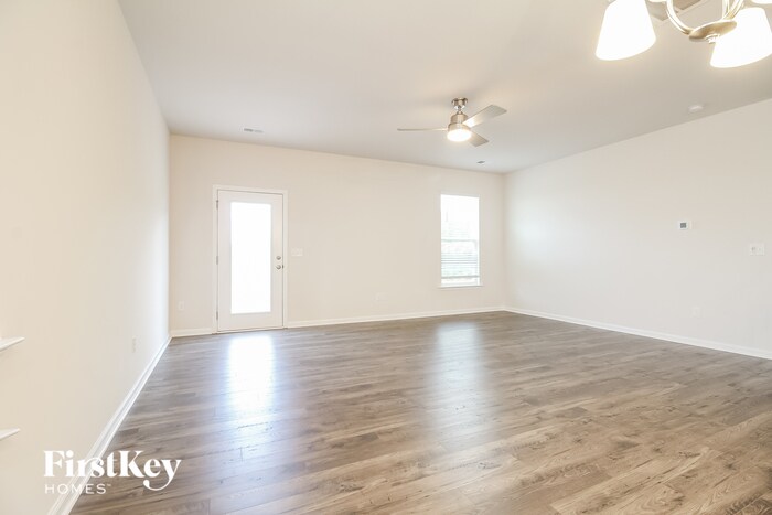 Building Photo - 423 Stonefence Dr