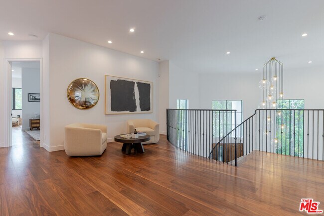 Building Photo - 5192 Parkway Calabasas