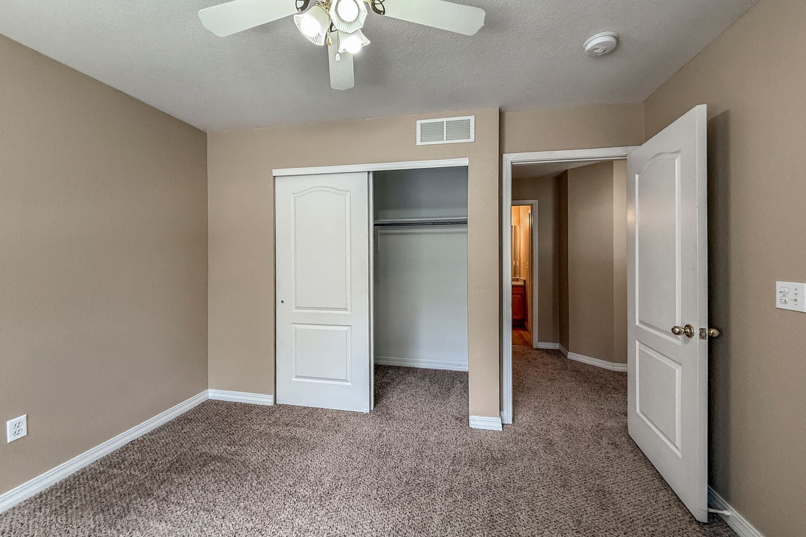 Building Photo - 1419 Red Mountain Dr