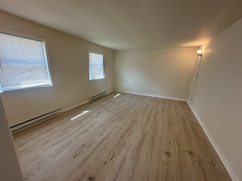 Building Photo - 5388 Chapmans Rd