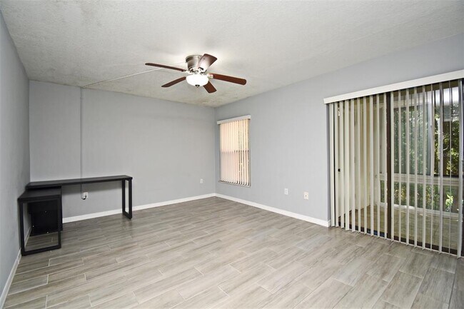 Building Photo - 610 Cranes Way