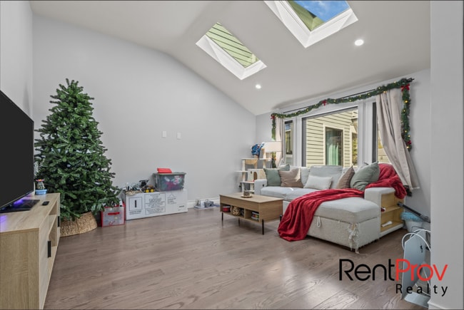 Building Photo - 517 Country View Dr