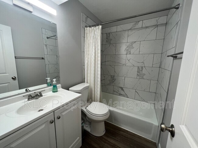 Building Photo - 9748 Lincoln Ave