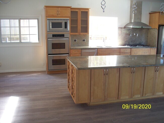 Building Photo - 7339 W 91st St