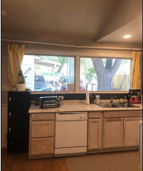 Building Photo - 82 S 400 E