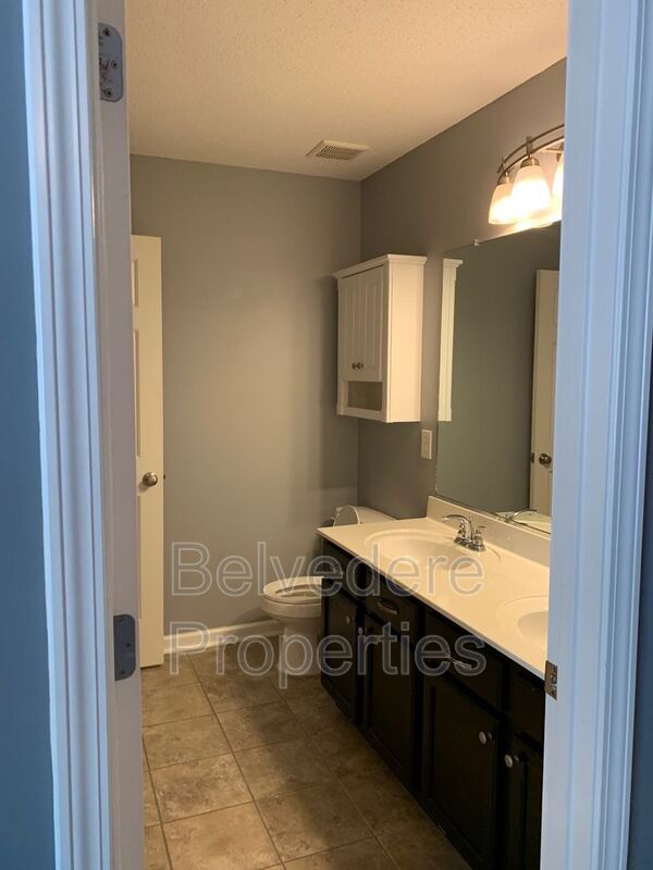 Building Photo - 18 Dillingham Pl