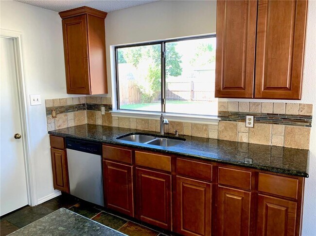 Building Photo - 2907 Donnell Dr