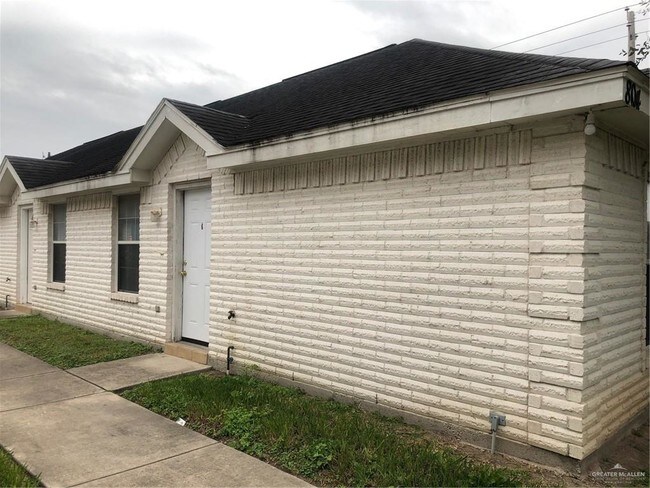 Building Photo - 804 N Cross Ln