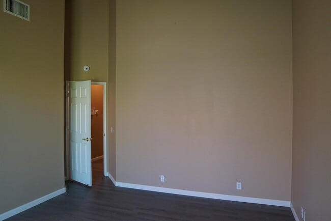Building Photo - 27742 Valencia St