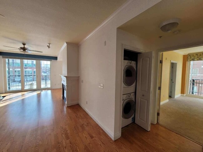 Building Photo - 2 Bed 2 Bath High-End Condo in Downtown Go...