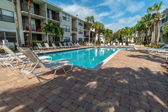 Building Photo - TWO BEDROOM TWO BATHROOM!! FULL LAKE VIEW!