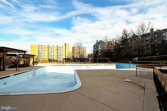 Building Photo - 5500 Holmes Run Pkwy