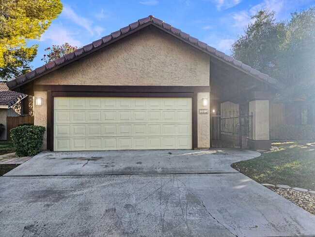 Building Photo - 413 Mt Rainier Pl