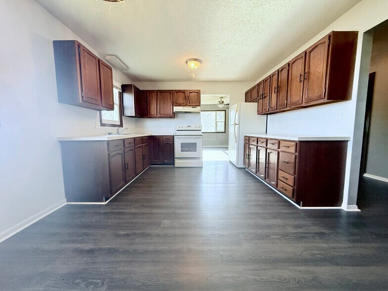 Kitchen - 204 E Elm St