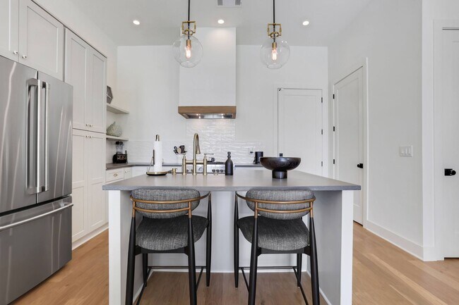 Building Photo - Upscale Palmyra Terrace Townhome! Fully Fu...