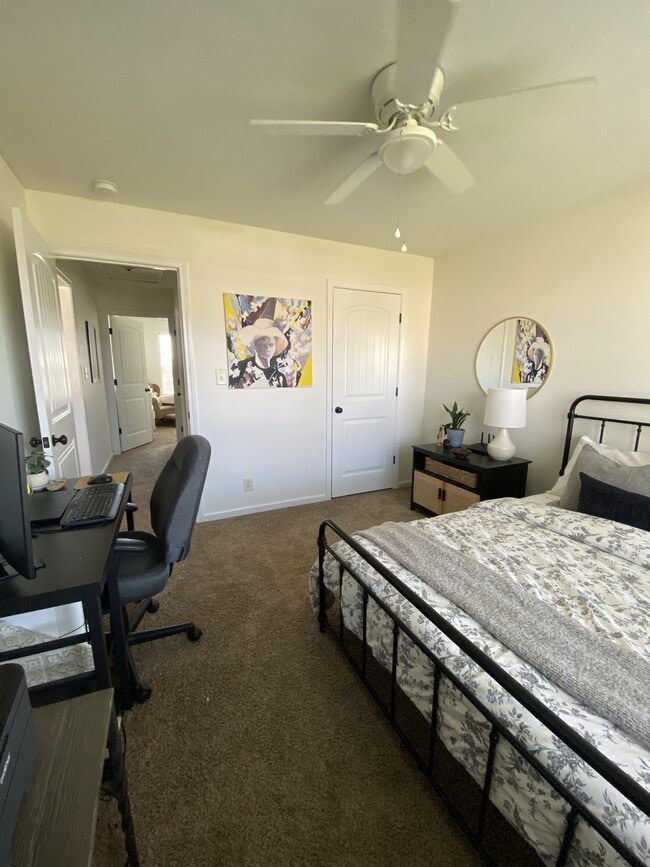 Building Photo - 1053 Castlerock Dr