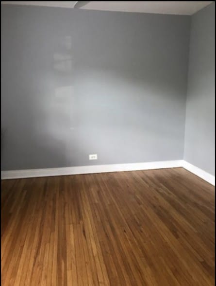 Building Photo - 7033 N Sheridan Rd