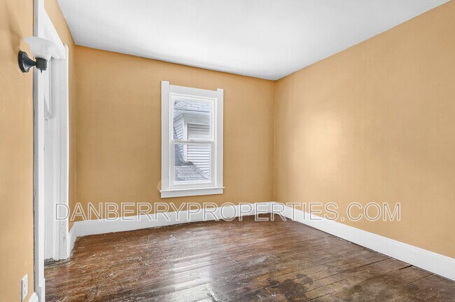 Building Photo - 2416 Lawton Ave