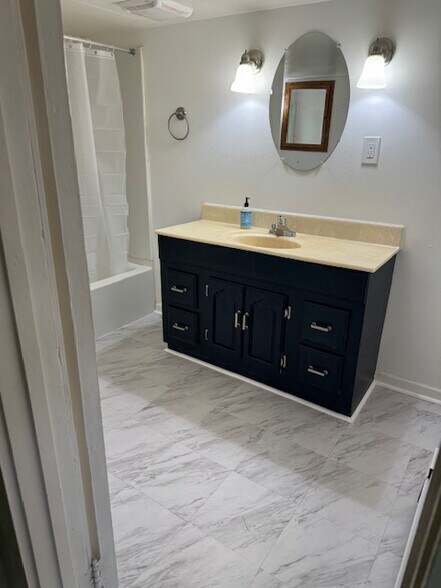 Building Photo - 2928 S Mackinaw Trl