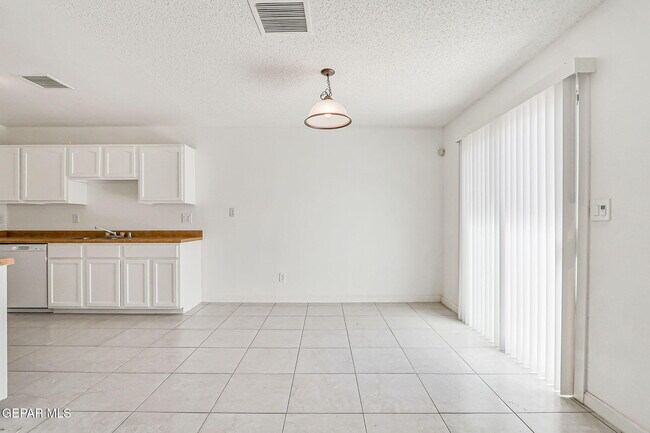 Building Photo - 14208 Desert Fire Ct