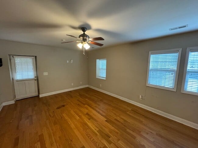 Building Photo - Charming 1925 Craftsman Bungalow in Downtown Raleigh