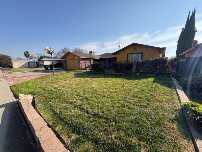 Building Photo - 1413 W Cambridge Ave