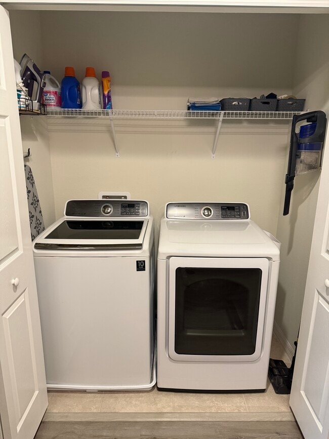 Building Photo - 9208 Hillcroft Dr