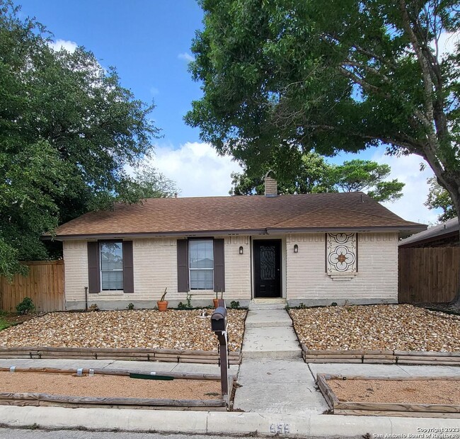 Building Photo - 656 Fern Meadow Dr