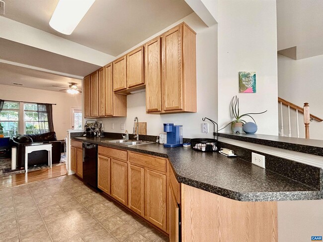 Building Photo - 76 Villa Circle