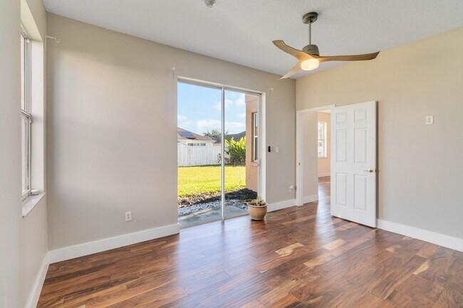 Building Photo - 1755 Delafield Dr