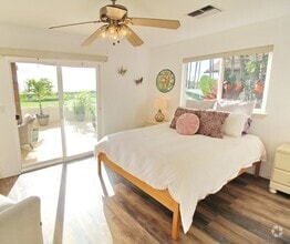 Building Photo - 3 BD. 2.5BA. + bonus office - BEAUTIFULLY...