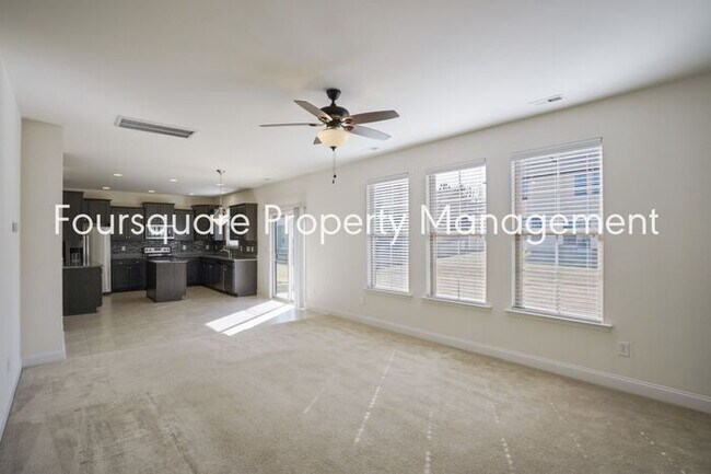 Building Photo - Spacious Single-Family Home with Open Floor Plan, Loft & Two-Car Garage – In the Popular Arrowhea...