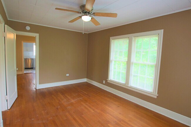 Building Photo - 130/130 1/2 Rowland Pl