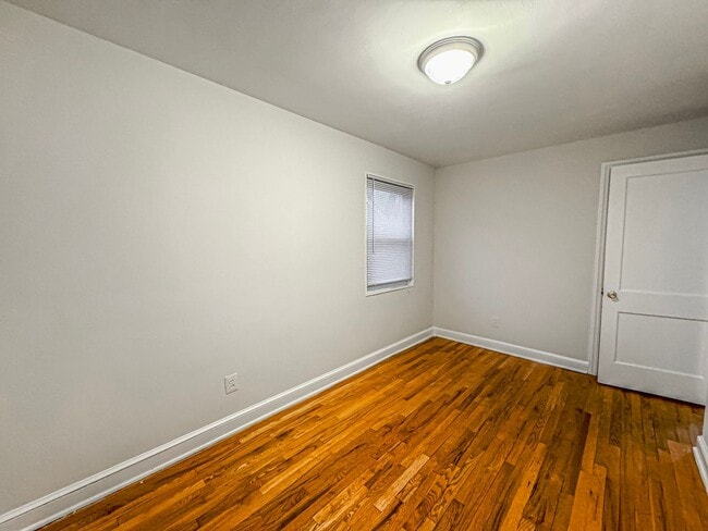 Building Photo - Beautiful 3 Bed 1 Bath End Row Brick Townhouse With Fenced In Yard In River Terrace