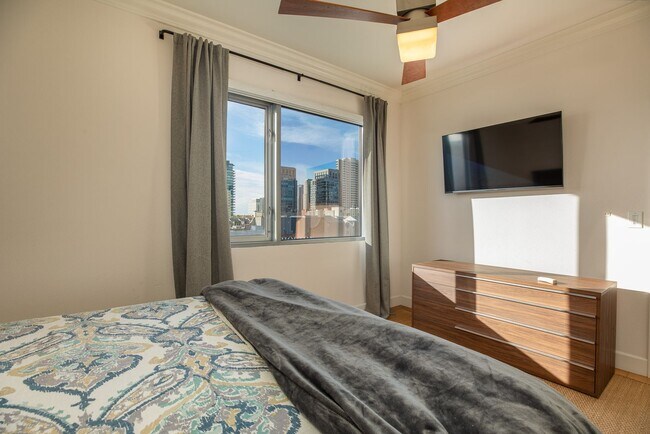 Building Photo - Stunning Corner Condo with City Views in the Heart of Gaslamp