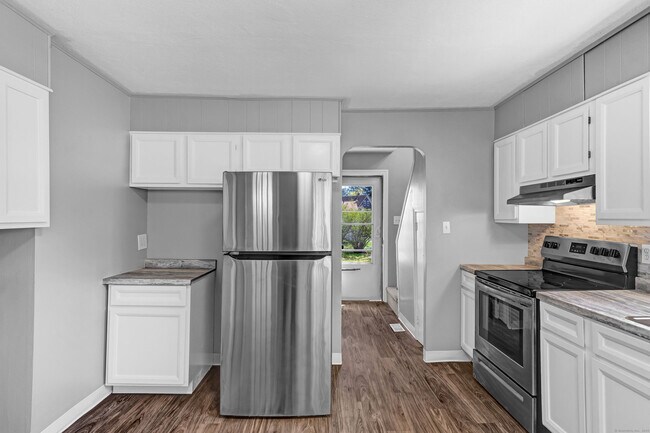 Building Photo - 10 Cemetery Ave