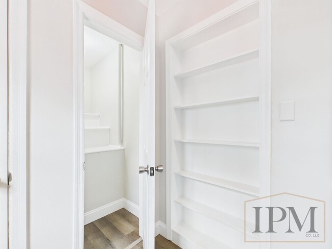 Building Photo - Available Now! Beautiful 3 Bedroom 2 Bath ...