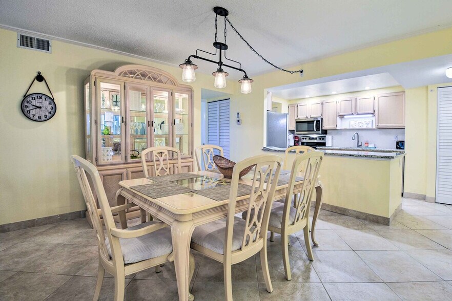 Building Photo - 5855 Midnight Pass Rd