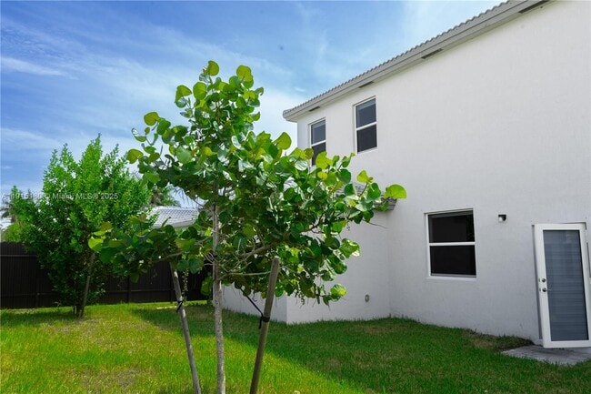 Building Photo - 16144 SW 148th Pl