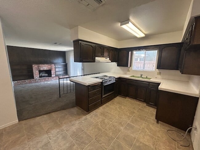 Building Photo - Clean 3 Bedroom, 2 Bathroom Affordable Hom...