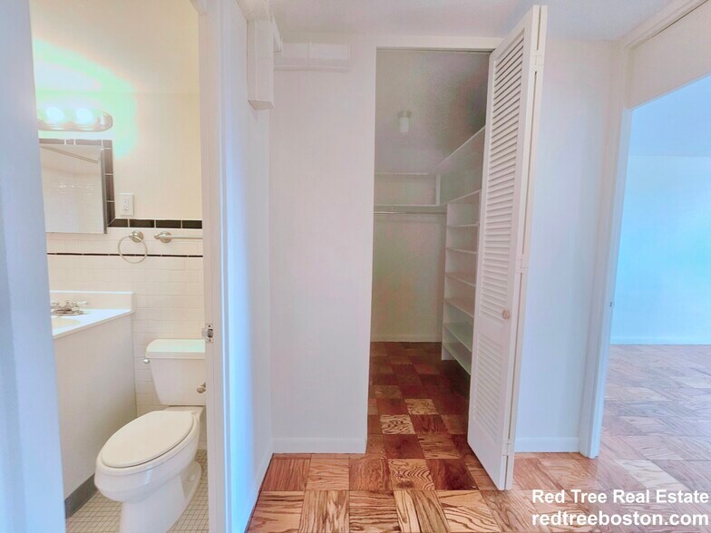 Building Photo - 101 Monmouth St